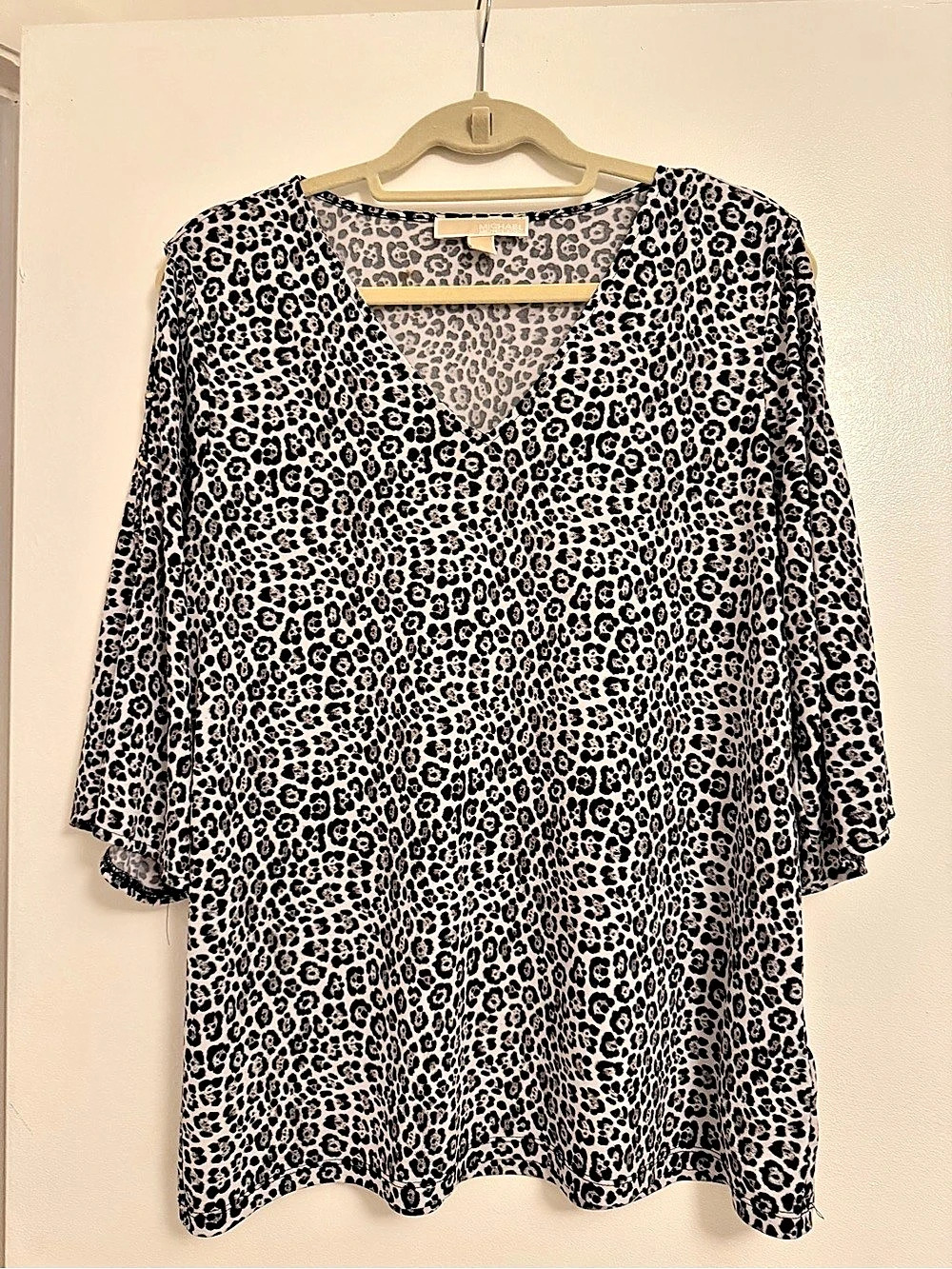 Michael Kors Leopard Print V-Neck Blouse black and white. Medium Like New